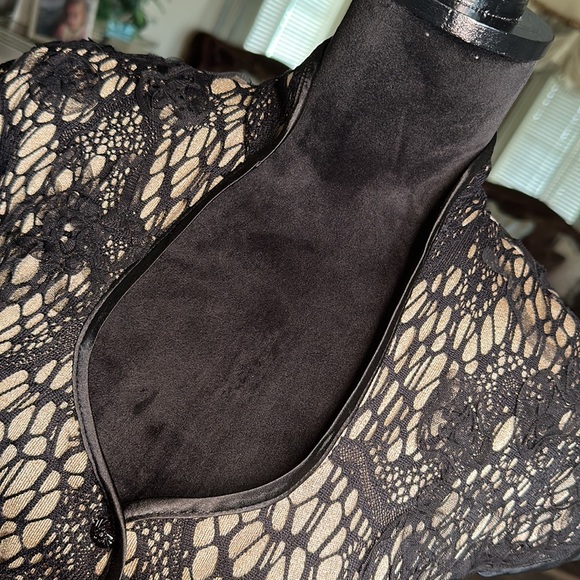 CARTISE lace overlay top - Picture 3 of 6